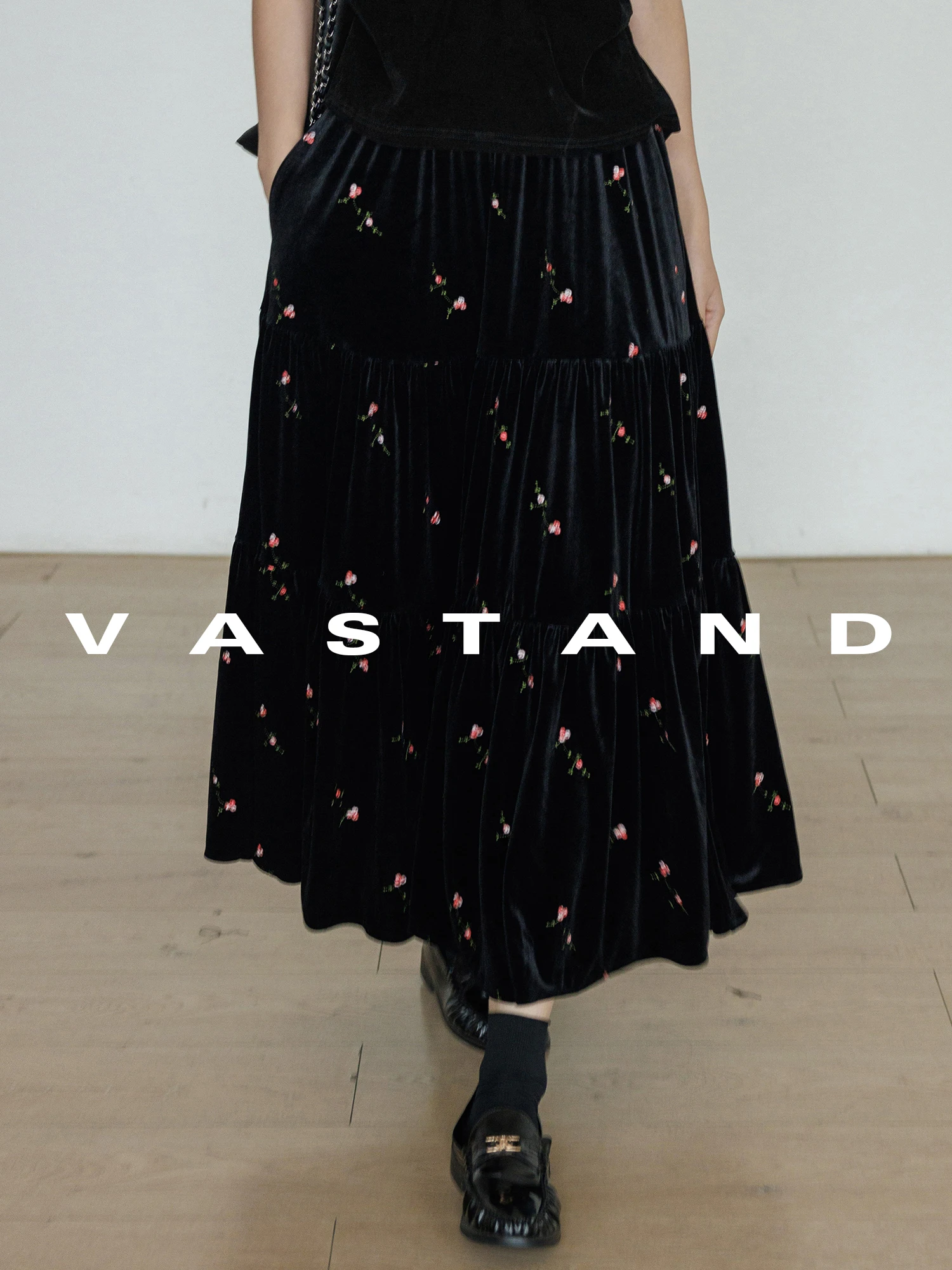 Vastand High Waist Velvet Skirt  Flower Embroidery A-Line  Dress Versatile Autumn Winter Fashion Ladies Skirts