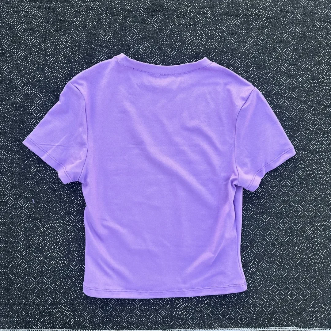 بلون المرأة ضيق اليوغا قصيرة الأكمام تي شيرت لينة وتنفس البطن زر يتعرض اللياقة البدنية أعلى البطن التخسيس