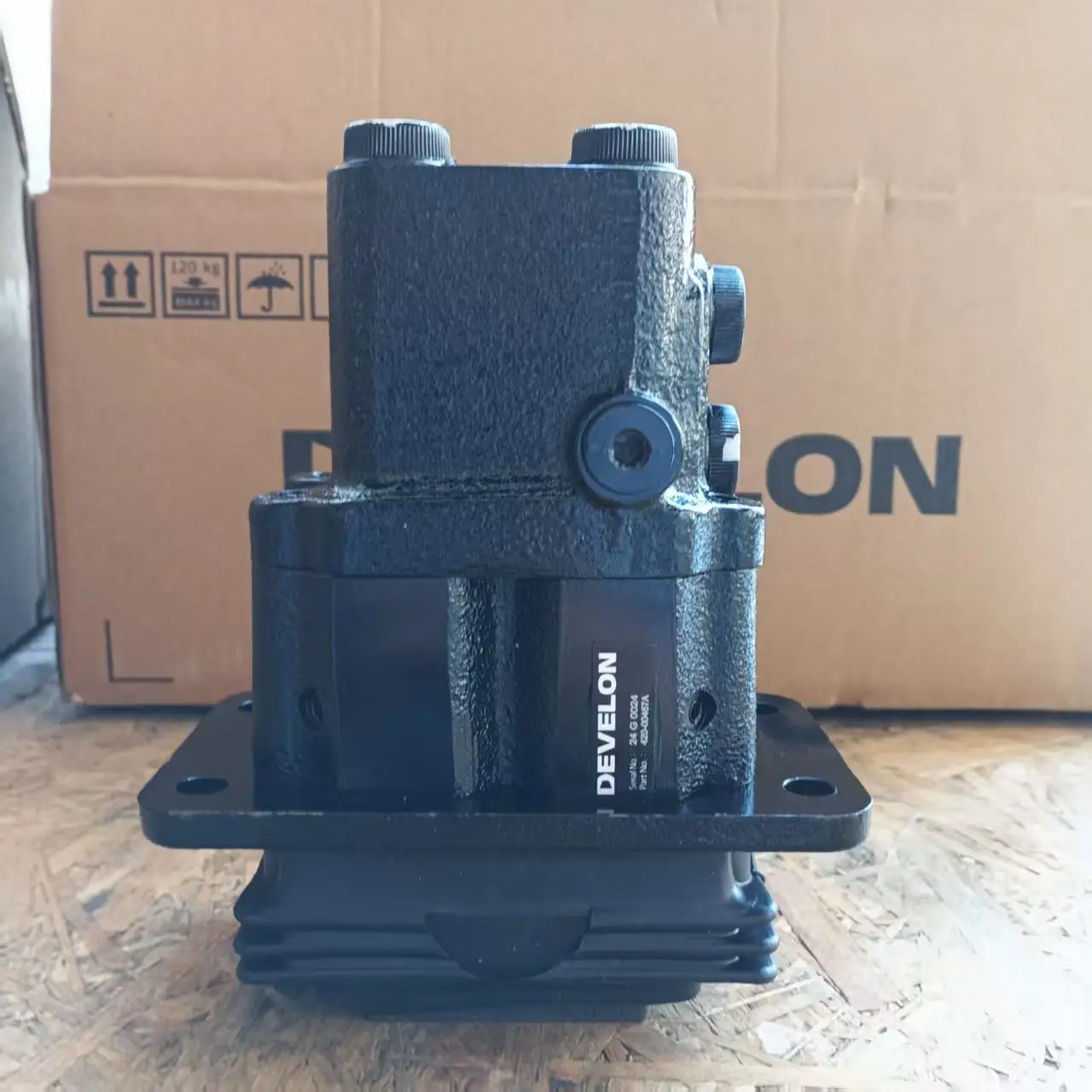 

Develon I Original Manufacturer Genuine Wide Mirror Pedal Valve 420-00467A Spare Parts Original Parts