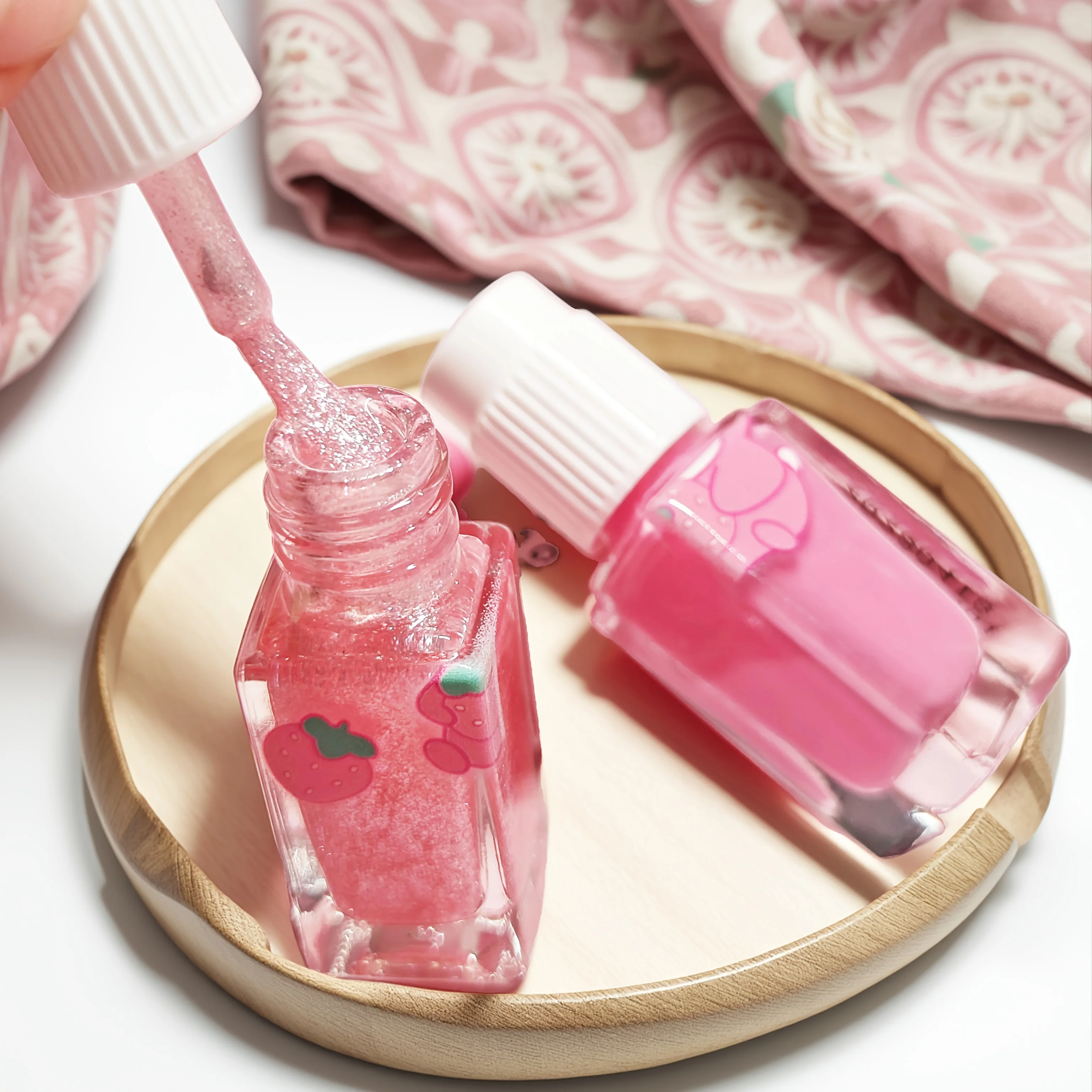 S06 Strawberry Rabbit  2-Bottle Set Nail Polish No-Bake Quick-Dry Long-Lasting Peelable Water-Based Triple Color Nail Polish