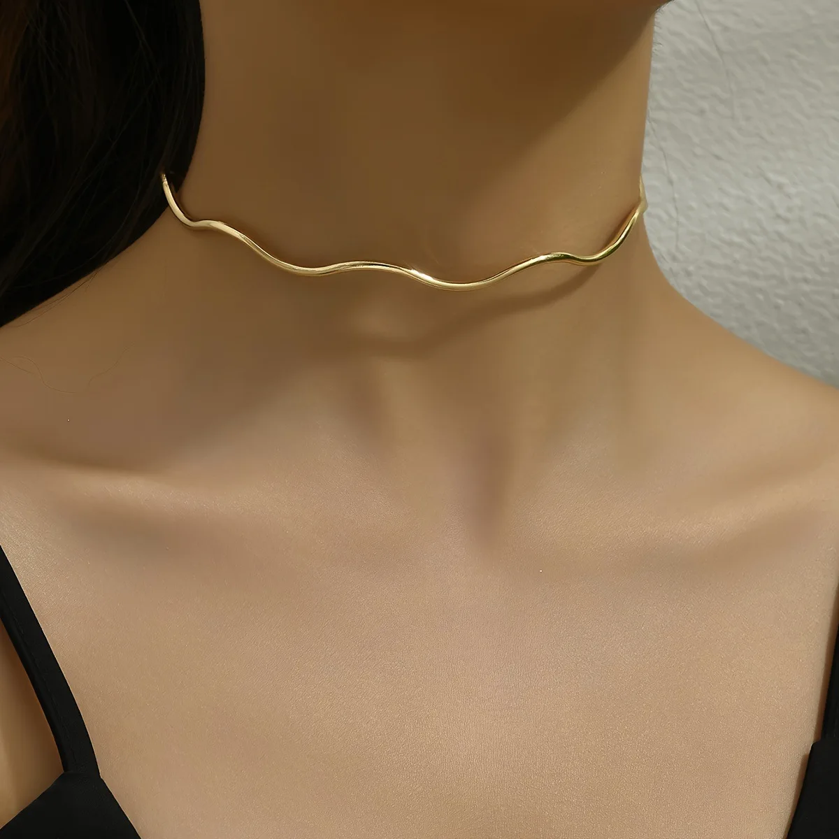 Gold and silver minimalist wave collar for men and women couples with the same exquisite temperament summer necklace jewelry