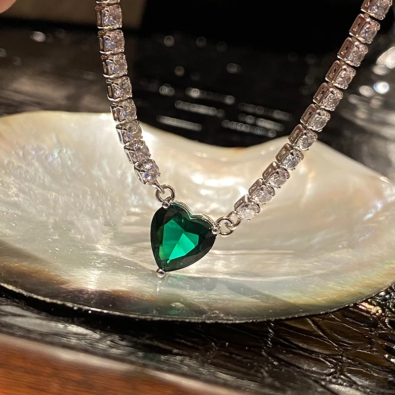 Vintage Jewelry Chocker Necklace For Women Clavicle Chain Created Emerald Heart Pendant Green Stone Fine Jewelry Accessories