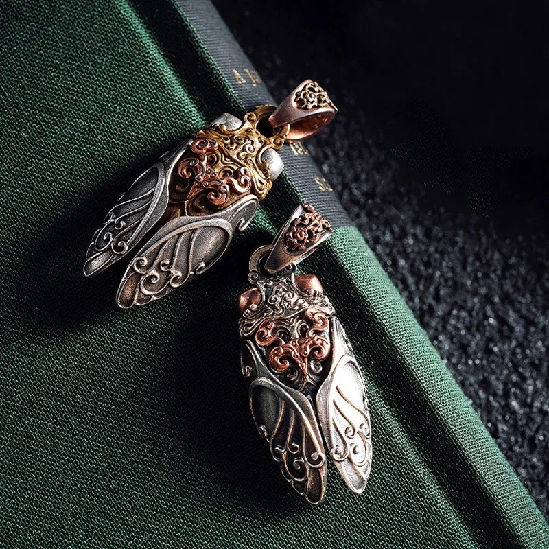 

Original Design Golden Cicada Mens Pendant Unique Domineering Hip Hop Style Exquisitely Carved Picturesque New Ideas Jewelry