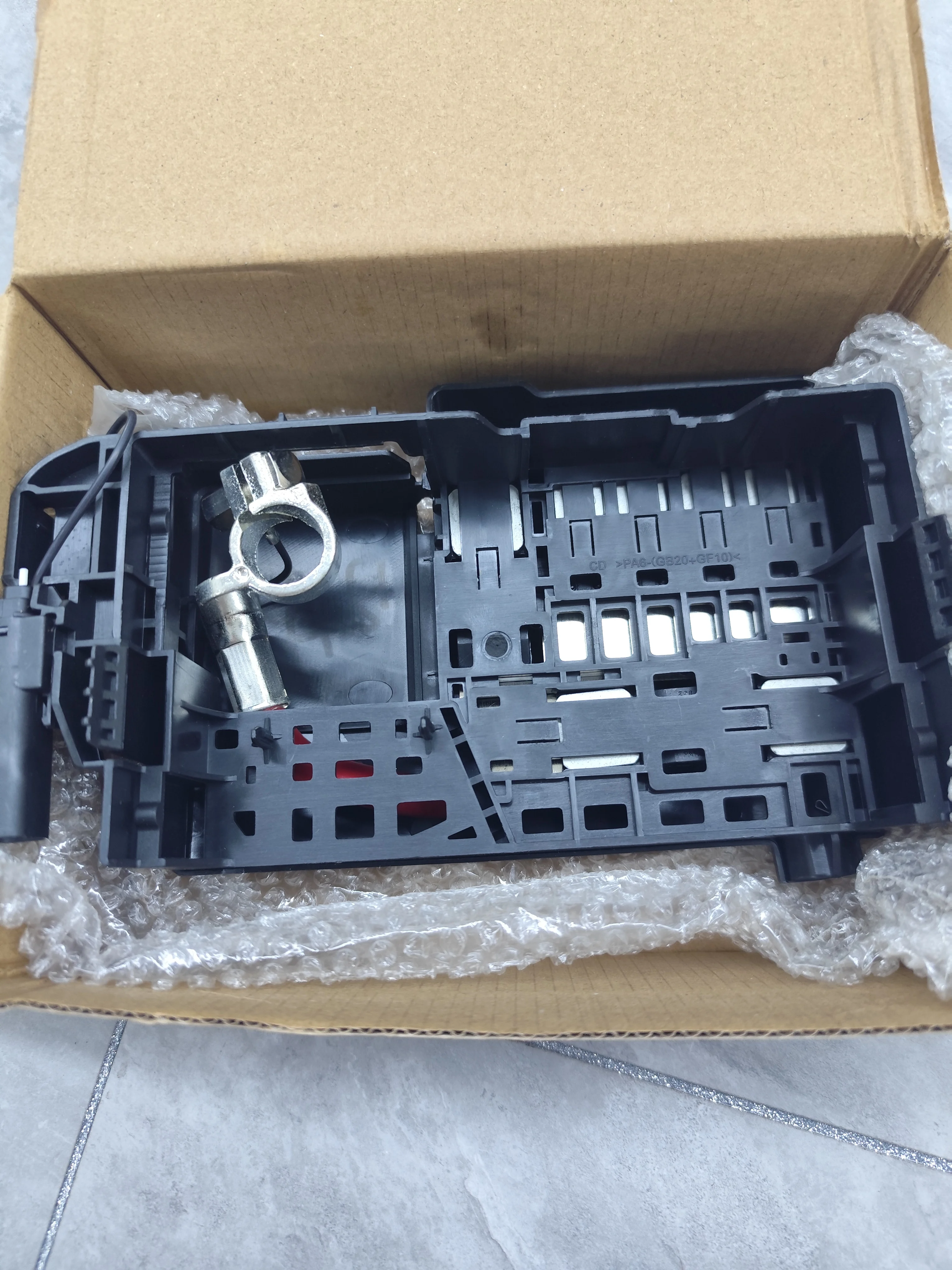 

84237808 for Cadillac Battery Fuse Box Battery Fuse Box 84509531