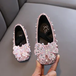 Scarpe da ragazza autunnali 2023 nuove scarpe da principessa per bambini scarpe con diamanti scarpe in pelle con fiocco per bambini scarpe da ballo perlate lucide J179