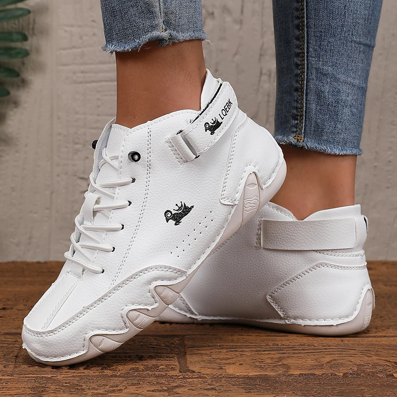 

Women Leather Luxury Loafers Flat Bottom Comfortable Lazy Driving Hiking Soft Sole Breathable Anti Slip Casual Shoes Large Size