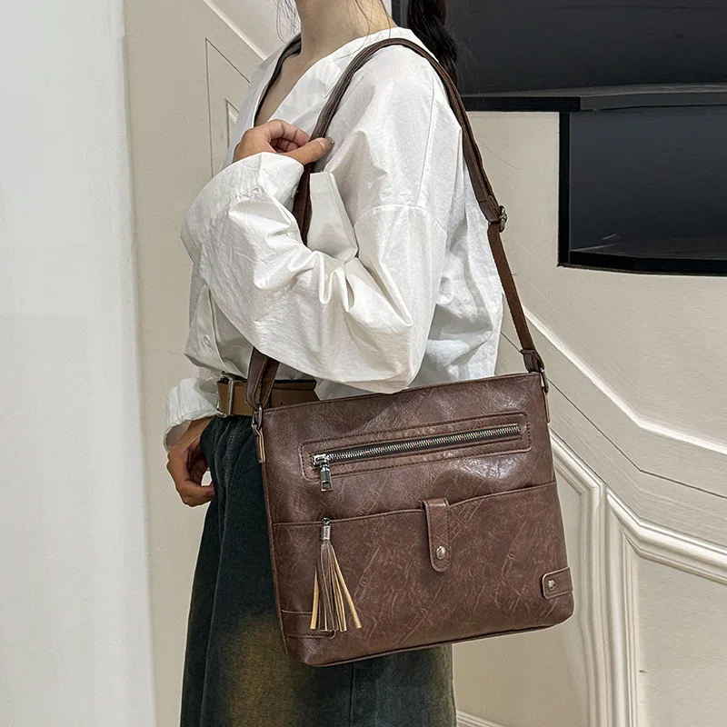 

Fashion Minimalist Large Capacity Vertical Women's Shoulder Bag Commuting Crossbody Bags for Women Purses and Handbags