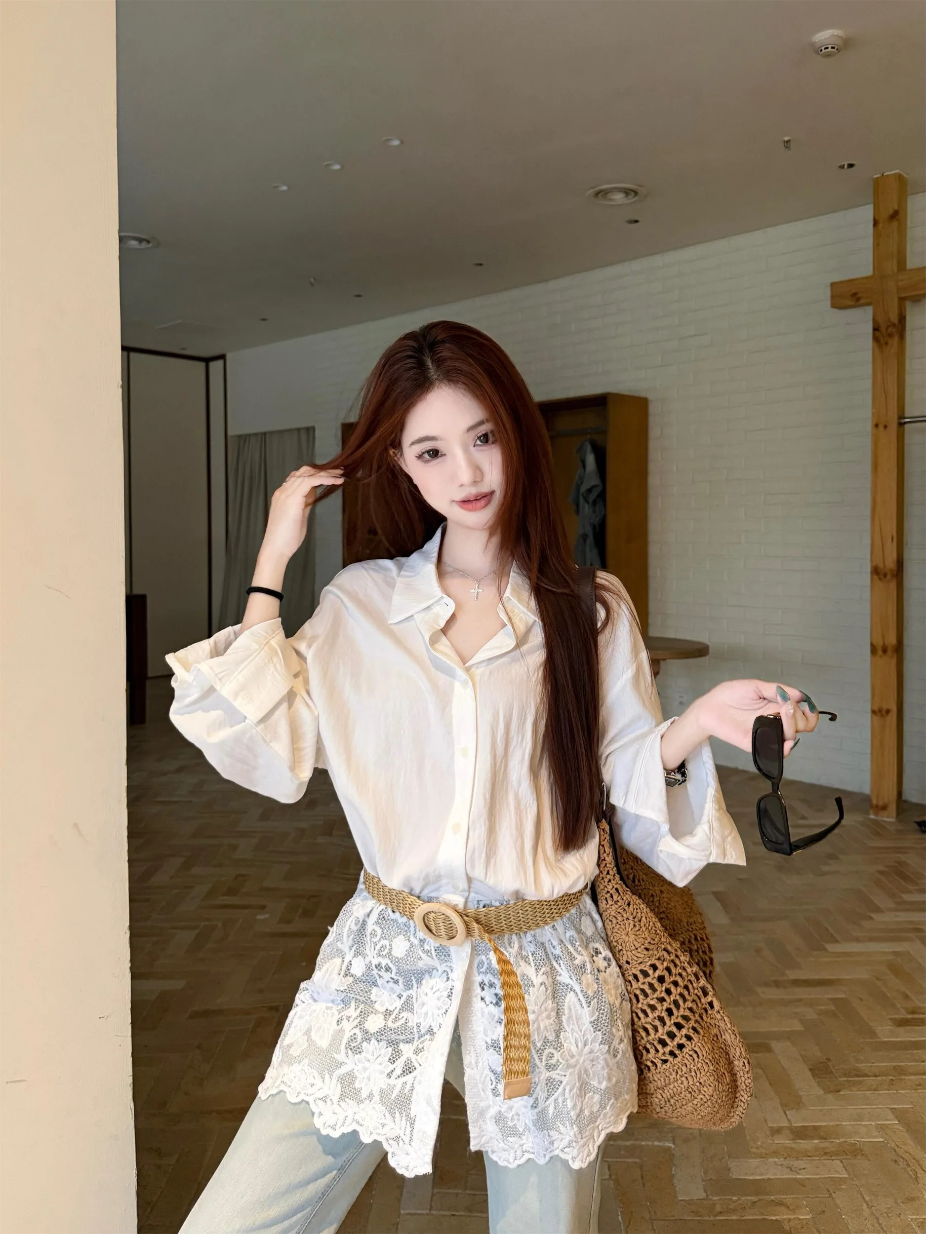 

Элегантная женская рубашка с длинным рукавом, вышивкой и кружевными вставками, весна 2026, свободный крой, средней длины, в корейском стиле, для повседневной носки