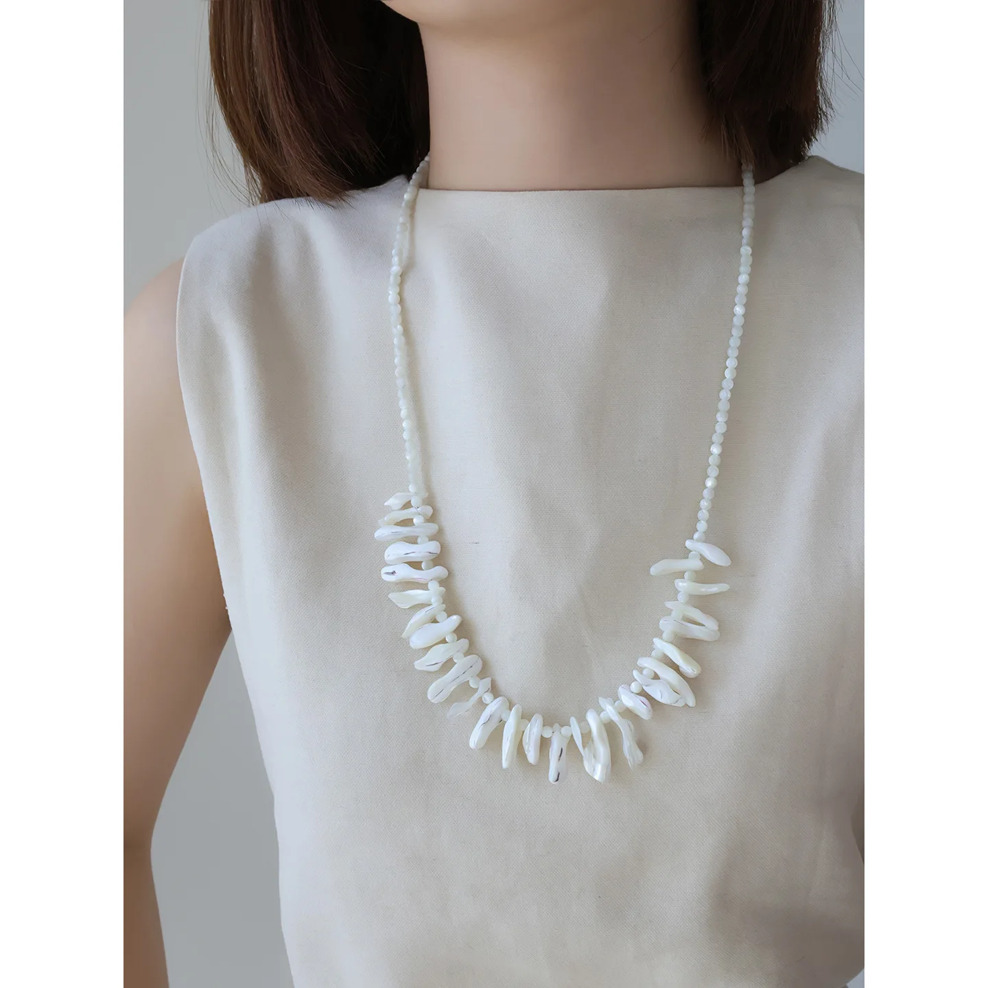 New White Mother-of-pearl Irregular Shell Beaded Necklace Gentle Style Versatile Necklace Commuting Date Accessories for Women