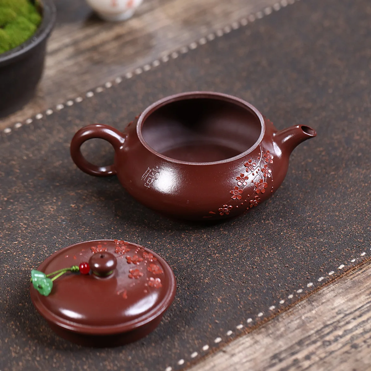 

Handmade Yixing Purple Clay Pot Famous All Modeling Painted Ore Sand Plum Blossom Open Stove High-End Teapot Ball Hole 210cc