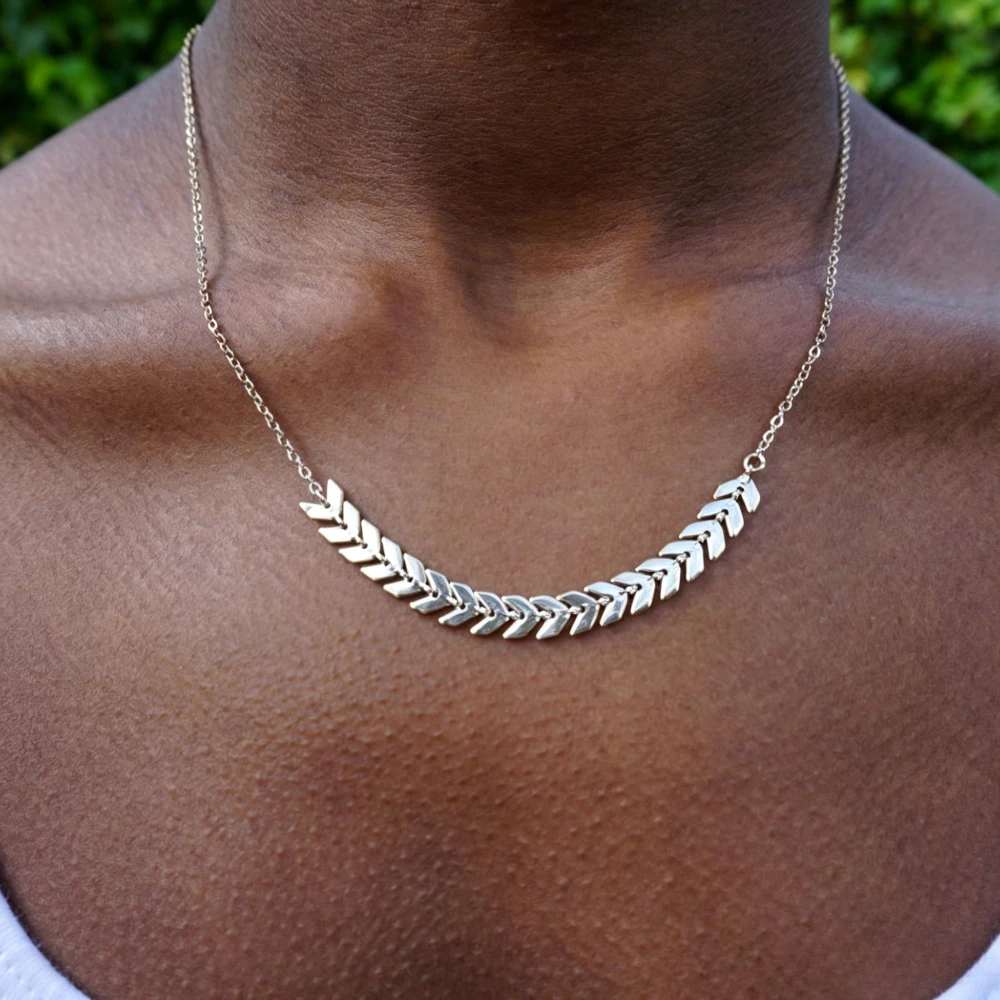 Bohemian Simple Temperament Trendy Gold Color Petals Shape Leaf Necklace for Women Jewelry Single Layer Necklaces Gifts Party