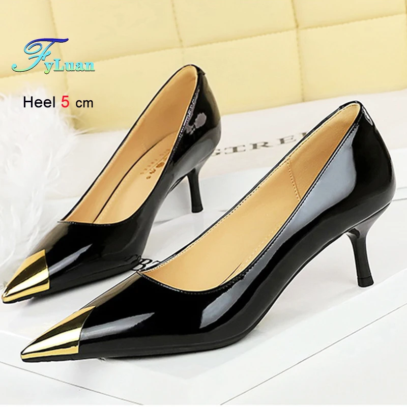 

Женская обувь на высоком каблуке 5 см 8,5 см, женские туфли-лодочки из лаковой кожи на каблуке с неглубоким носком, женские туфли-лодочки с металлическим острым носком на шпильке, банкетные туфли