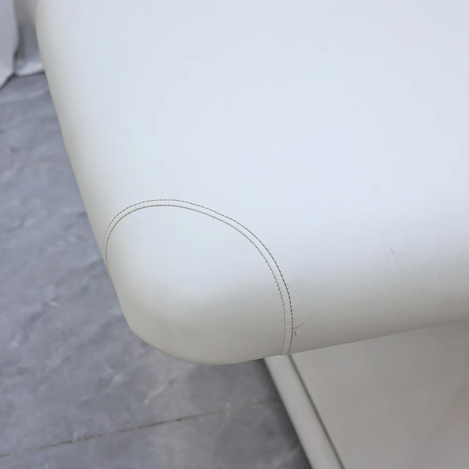 Extrem einfache, windbetriebene elektrische Kosmetikliege, hochwertige Spa-Liege für Schönheitssalons, Therapieliege mit Fußpedalsteuerung, verstellbar. – Detail 9