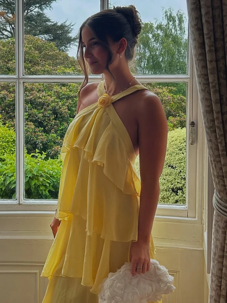 Vestido longo amarelo elegante em camadas – vestido sem mangas de chiffon com gola halter e babados para eventos de verão e casamentos ao ar livre