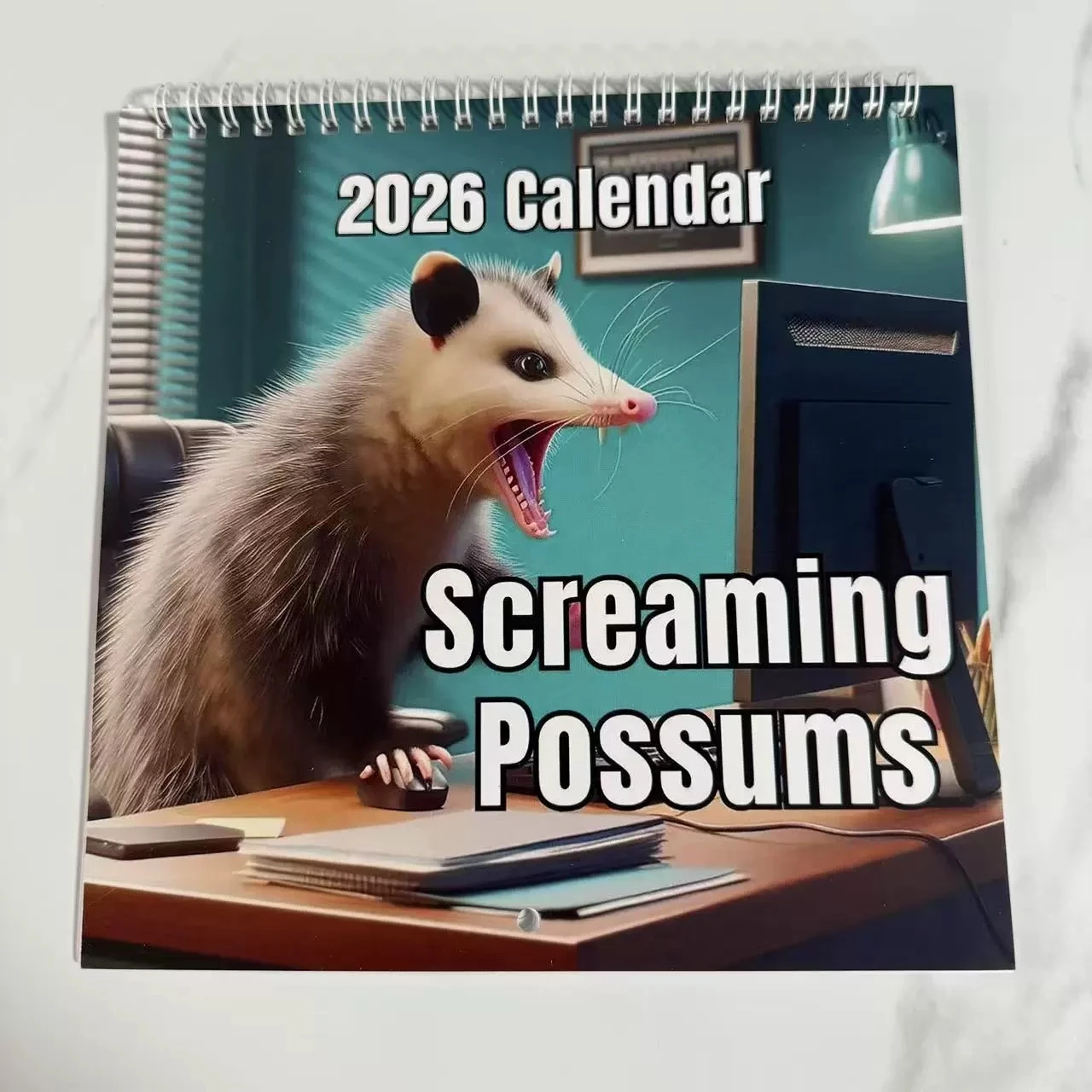 2026 Calendario dei possani urlanti divertenti Gennaio 2026 dicembre 2026 Calendario Possum spesso Regalo divertente bavaglio per gli amanti degli animali