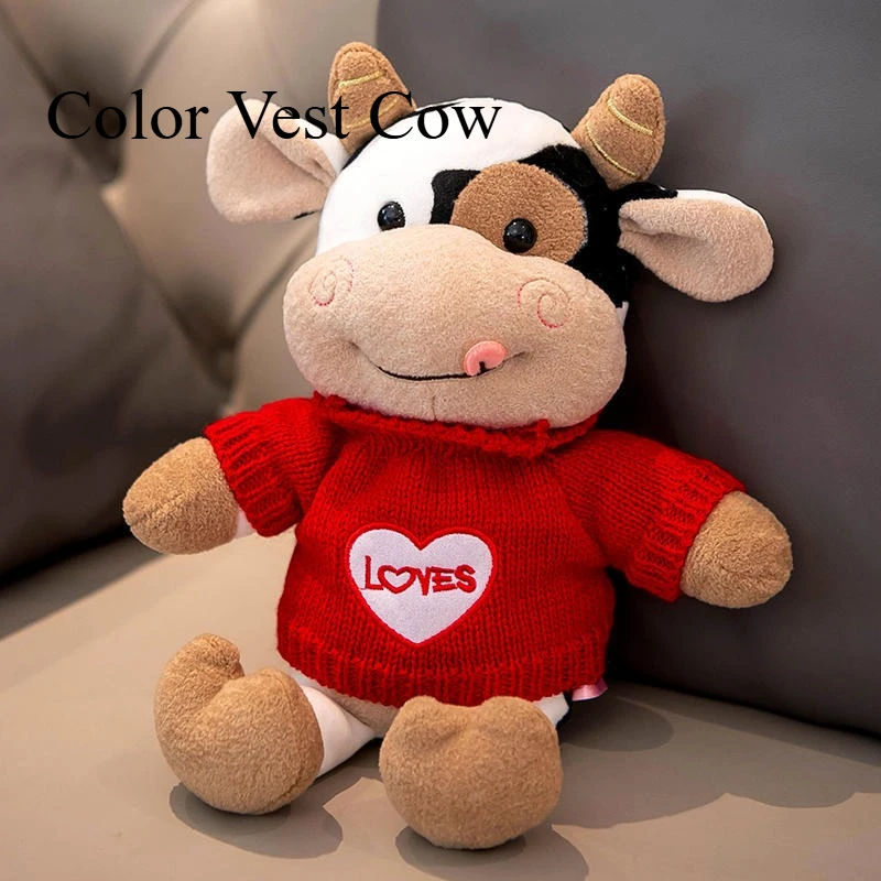 ตุ๊กตาวัวนมการ์ตูนขนาด 28 ซม. ตุ๊กตาสัตว์เลี้ยงน่ารัก วัวจำลอง ของเล่นตุ๊กตาขนนุ่ม หมอนวัวสวมเสื้อไหมพรม ของขวัญวันเกิดสำหรับเด็ก
