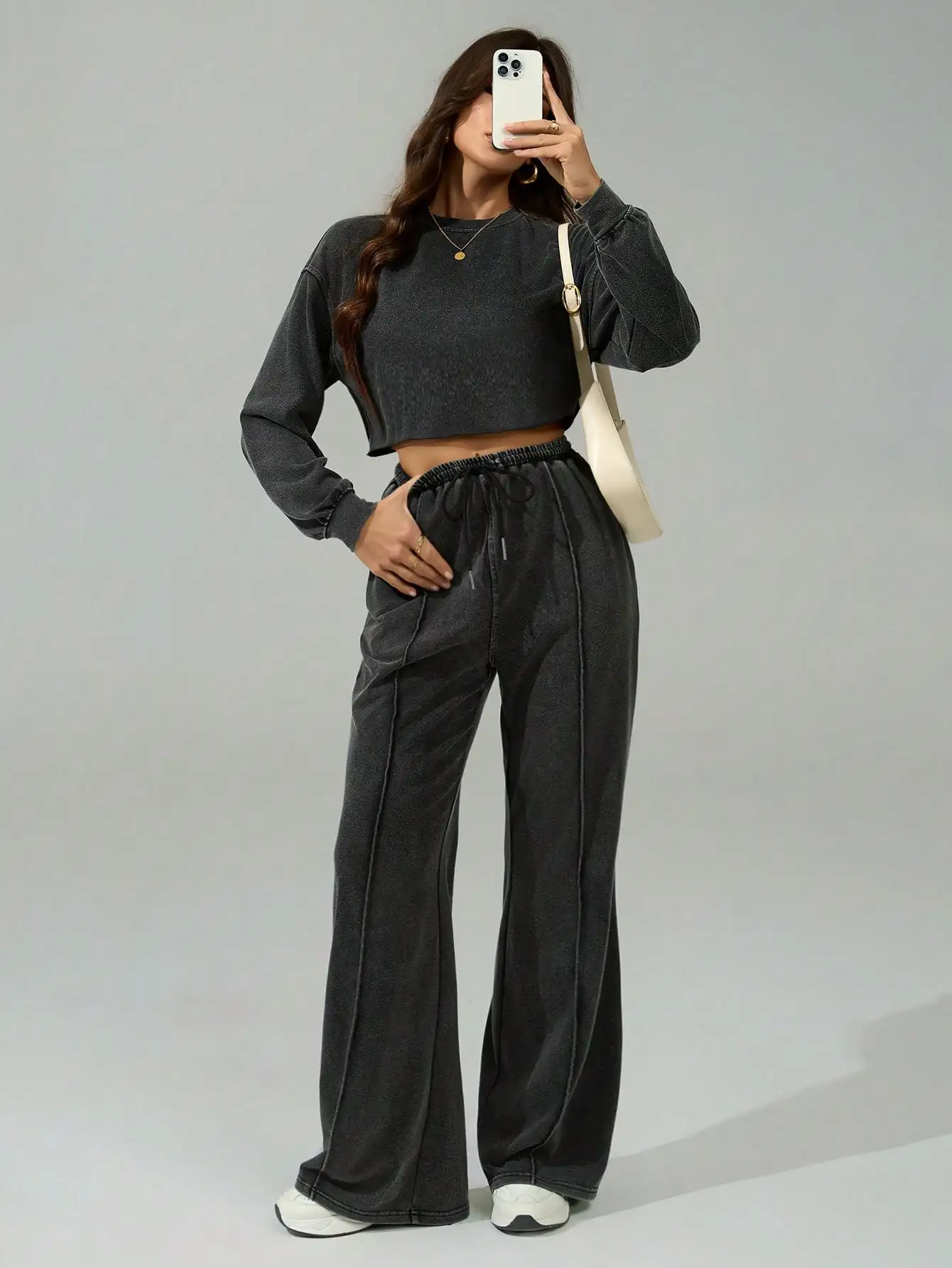 

Женский повседневный комплект из двух предметов: укороченный свитшот + брюки с широкими штанинами, серый, в уличном стиле