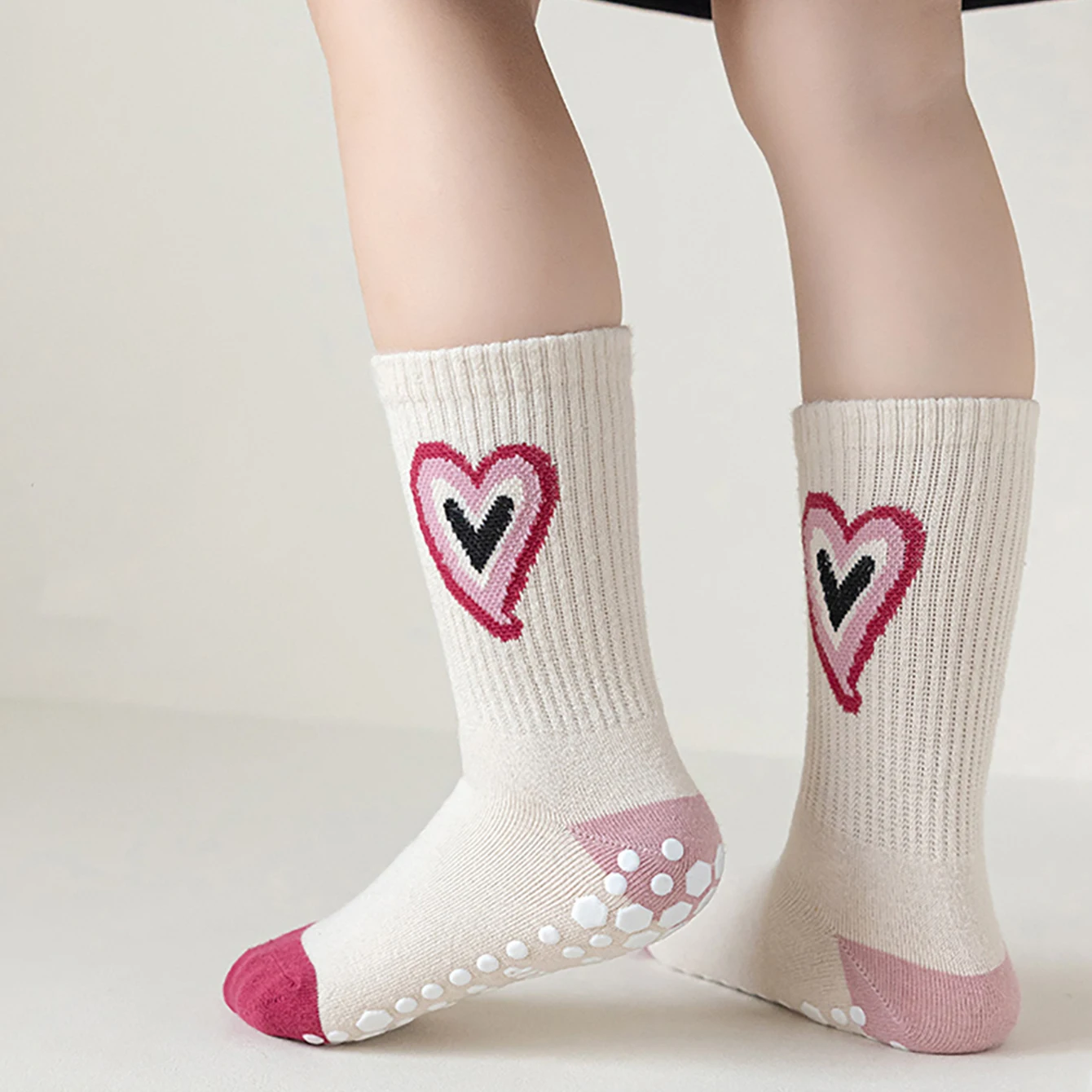 5 Paar Mädchen, mittelgroße und große Kinder-Bodensocken mit herzförmigem Streifenmuster, mittellange Socken, rutschfest, verschleißfest – Detail 12