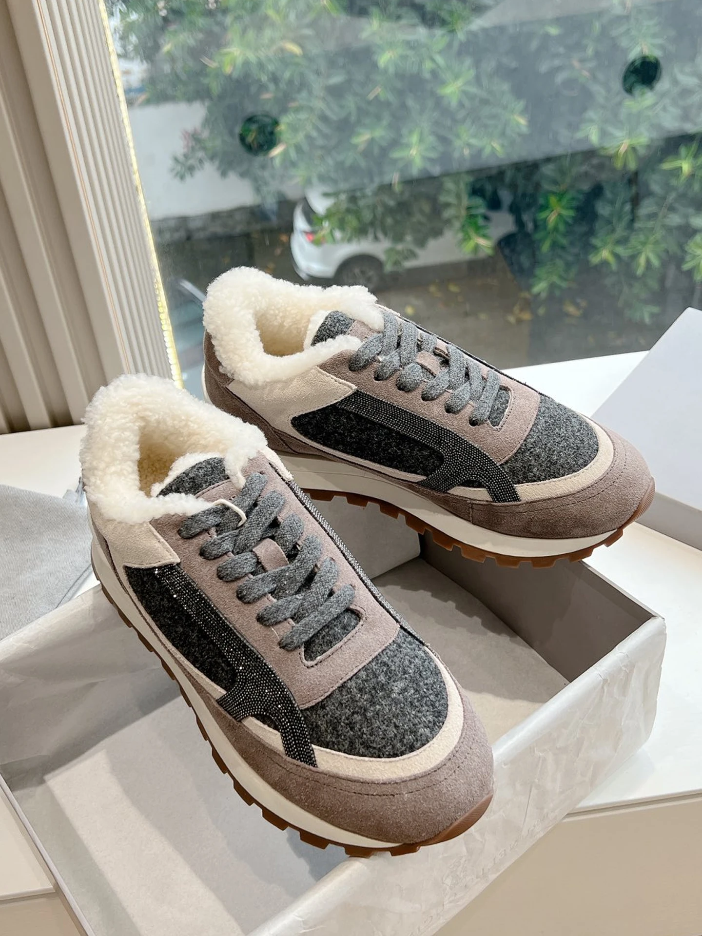 Suede Sports Sneakers for Women, Beaded Plus Velvet Shoes, Thick Cotton Shoes, High Quality, Winter