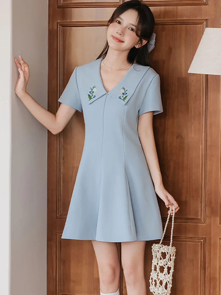 2025 Nieuwe Blauwe Chique Borduren Bloemen Pop Kraag Lange Jurk Vrouwen Elegant Office Lady Jurk Zomer Koreaanse Bodycon A-lijn Jurken