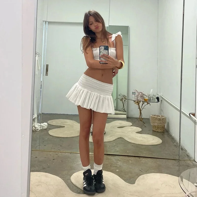 WhereMery Temperamento Bianco Set da 2 pezzi Top corto senza maniche con scollo quadrato sexy + Minigonna increspata Abiti casual da donna di High Street
