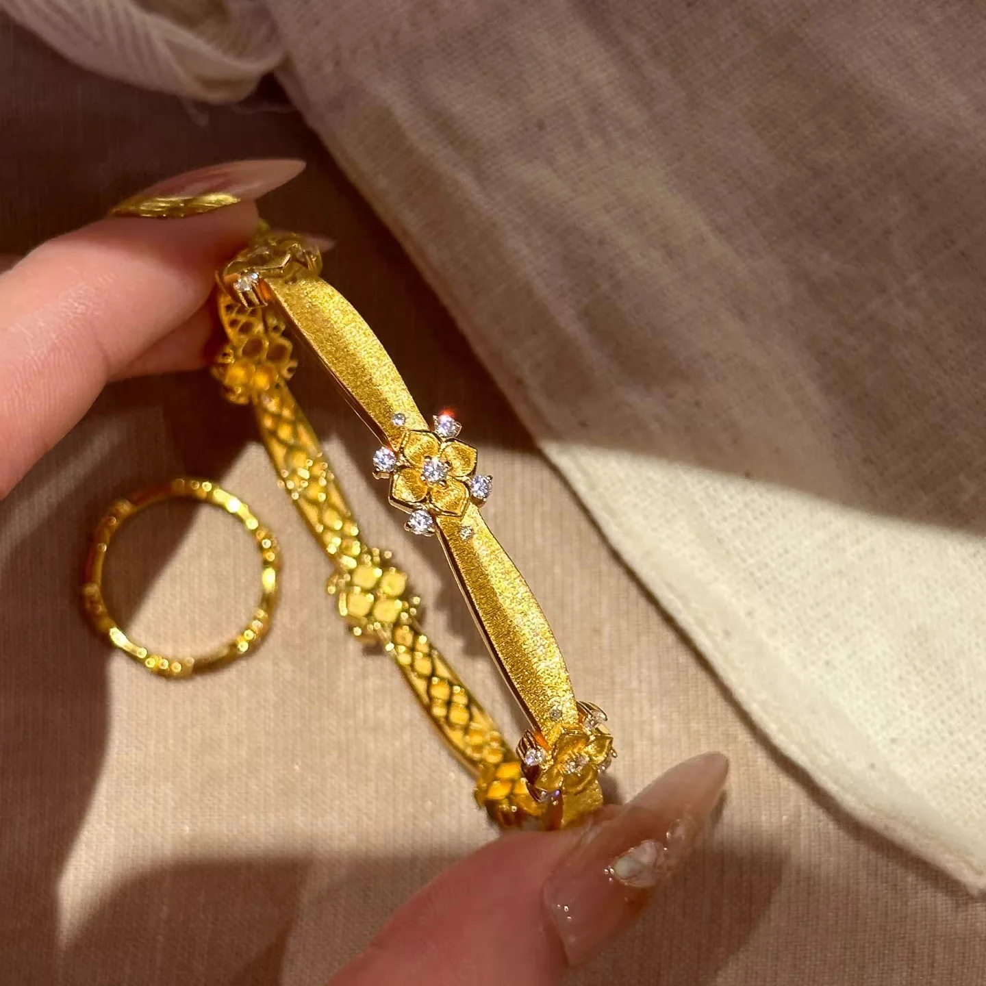 S925 Sterling Silver Bracelet Brushed Gold Cinnamon Wreath Bracelet Fashion Light Luxury Diamond Flower Ring