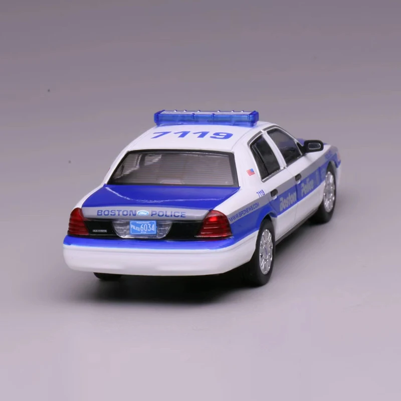 596 Model 1:64 Scale Impala Police/Victoria Crown CV Alloy Simulation Car Model Ornament Souvenir Display Collection Hobby Gift