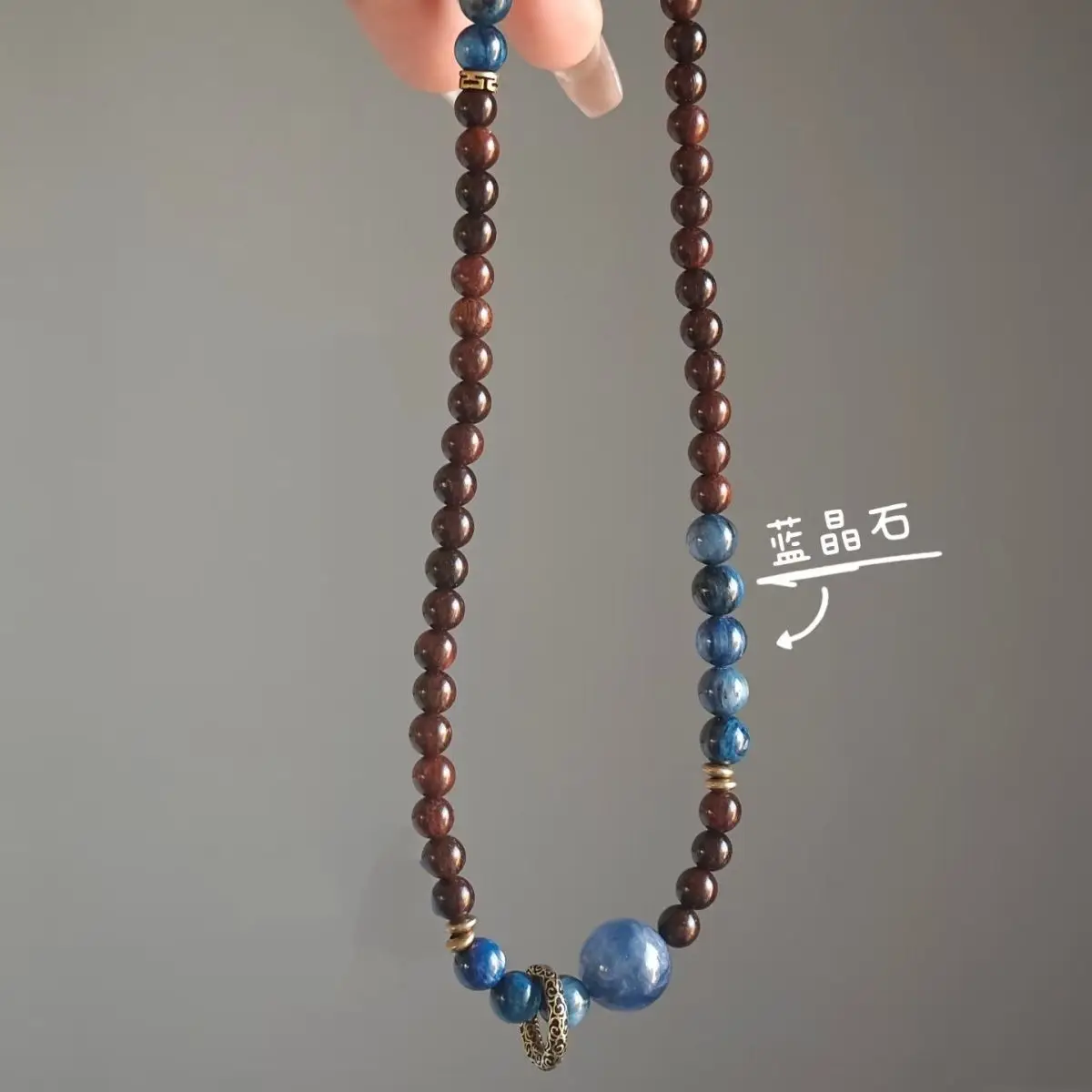 الطبيعية الأزرق الكوارتز خشب الصندل سوار الأزرق كريستال HandString المتخصصة تصميم الراقية يشعر المياه المحبة ترطيب للنساء 8 مللي متر