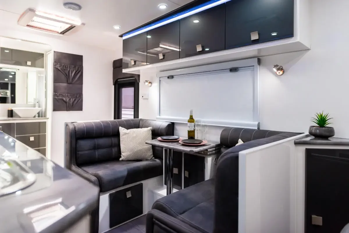 Trailer perjalanan, RV dengan kasur utama, aksesoris