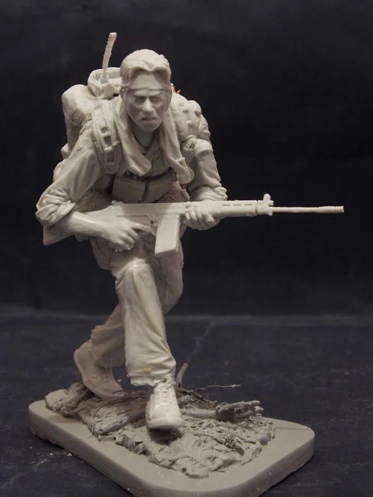 Unassambled  1/16 120mm   scouts with 2  heads  officer  WITH BASE   Figure  Resin kit miniature model Unpainted