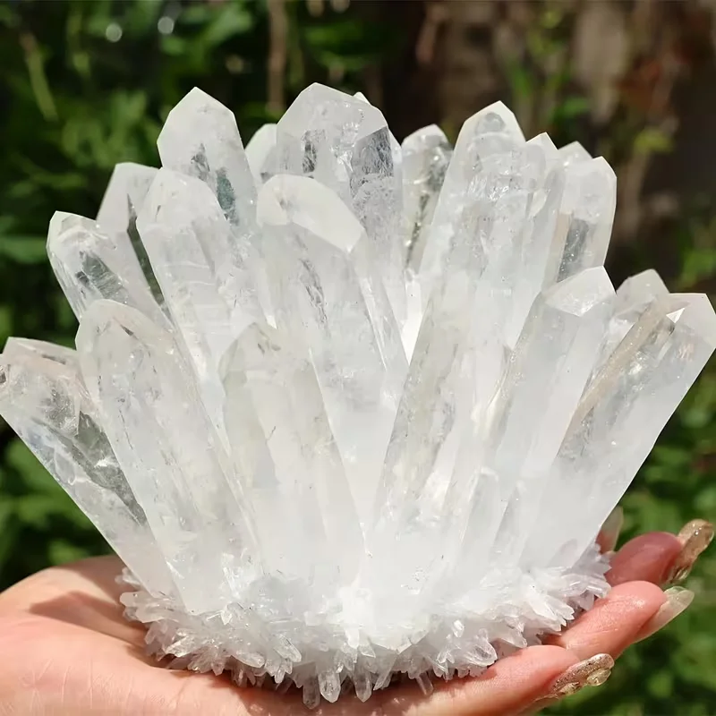 

Natural high-quality white crystal cluster flower, is a casual crystal, elegant home decoration and holiday gift, it is a Christ