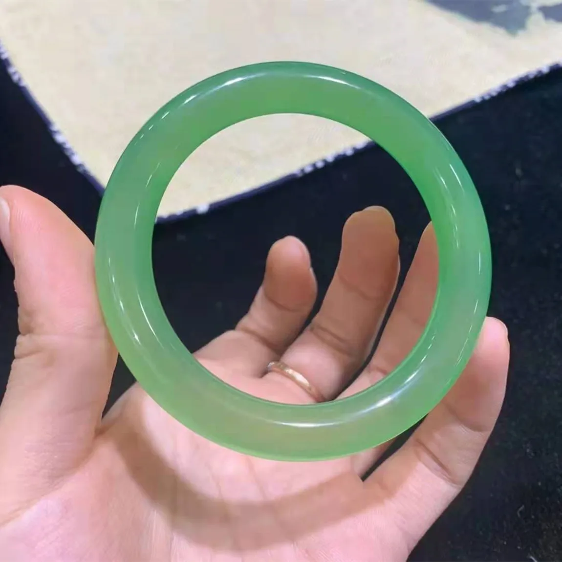 

Send Certificate Light Green Jade Bangle Bracelet Women Fine Jewelry Genuine Natural Jadeite Myanmar Certified Jade Round Bangle