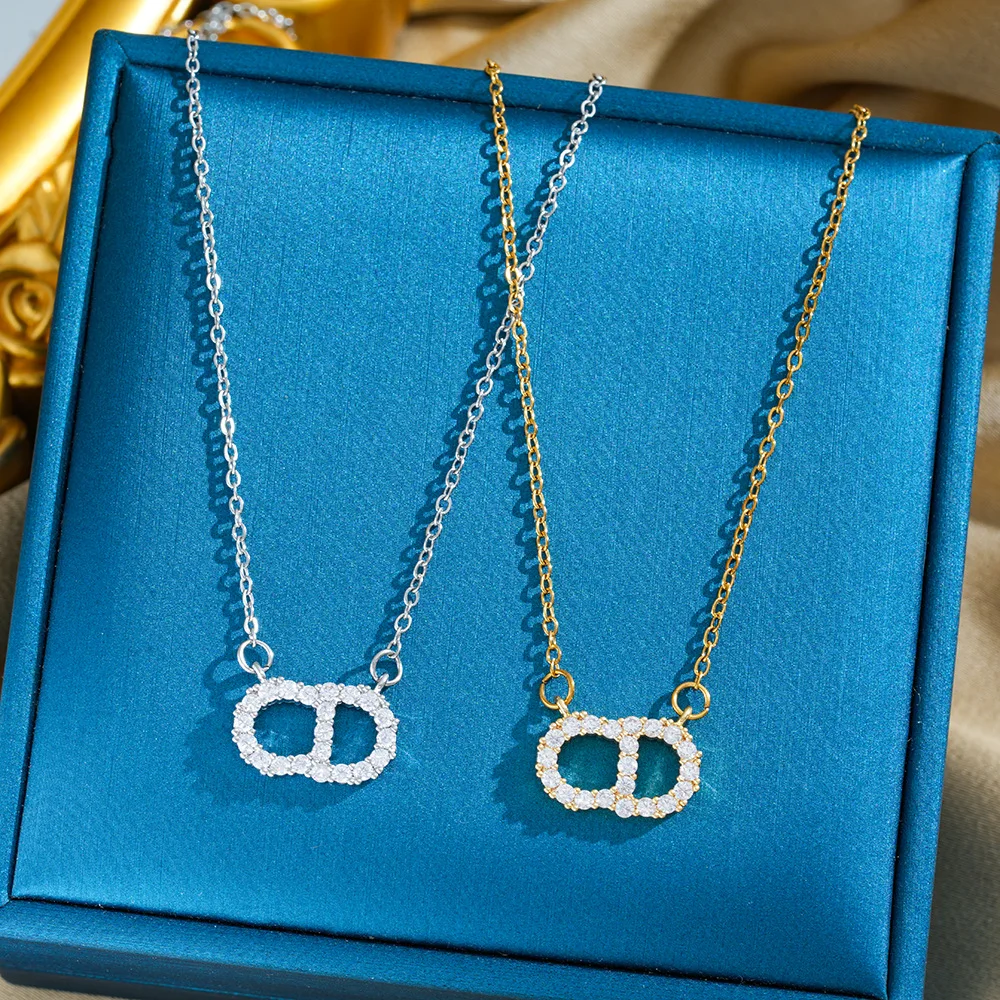 

This necklace is versatile for women, exuding a high-end, simple and light luxury with slightly set zircon stones