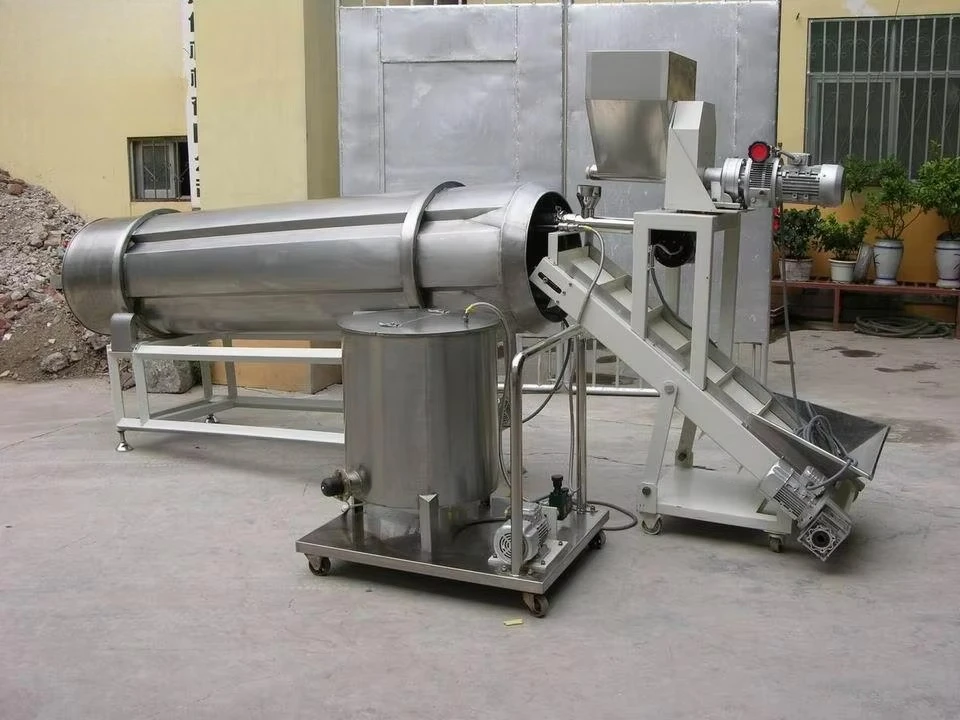 خط تجهيز الأطعمة للوجبات الخفيفة المنتفخ الأوتوماتيكي آلة رقائق دقيق القمح المقلي تتميز بخلاط ومقلاة لمنتجات الحبوب