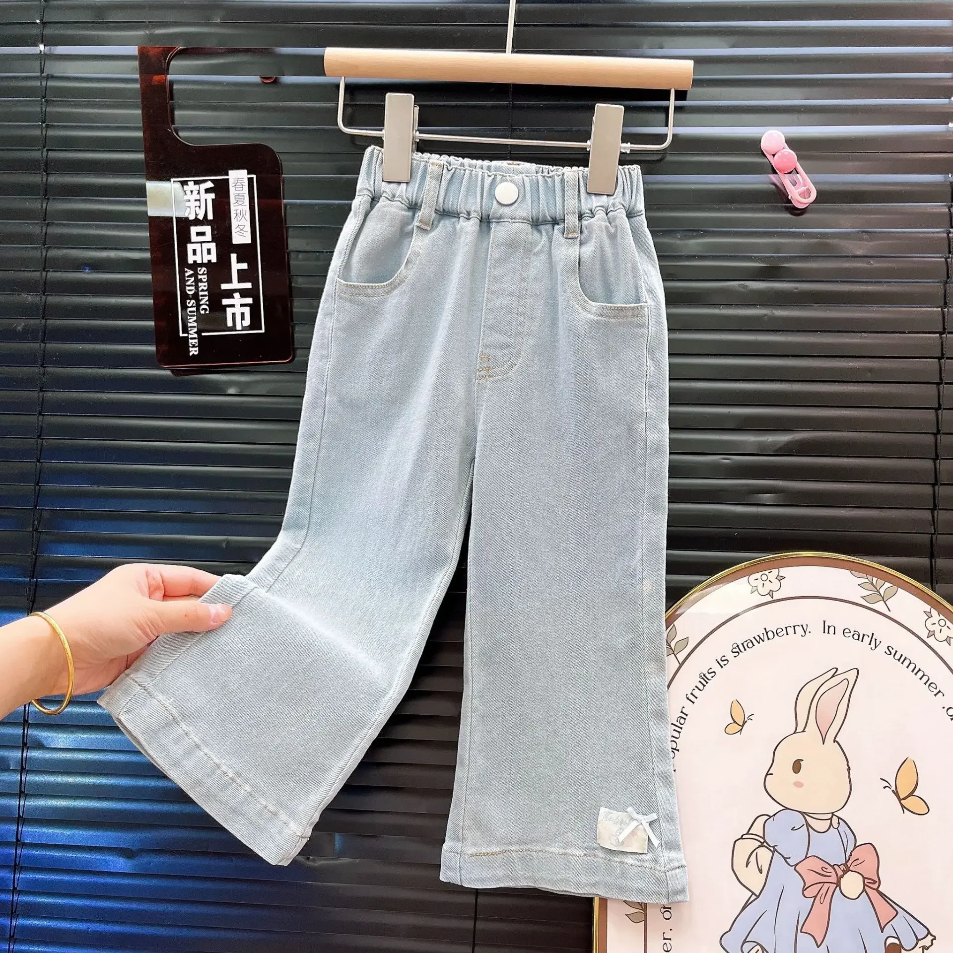 Mädchen-Set im koreanischen Stil, 3-teilig – Langarm-Oberteil, Trägerkleid & Jeans, lässiges Herbst-Outfit für Kinder – Detail 11