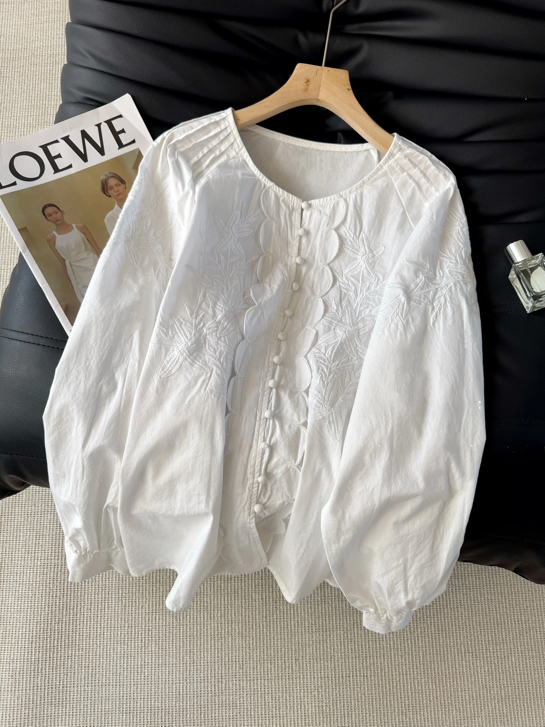 

Ele Embroidered Heavy Work Women's irt Autumn Faion Lantern Sve Luxury Light irt Trendy Top Quali Cotton Blend