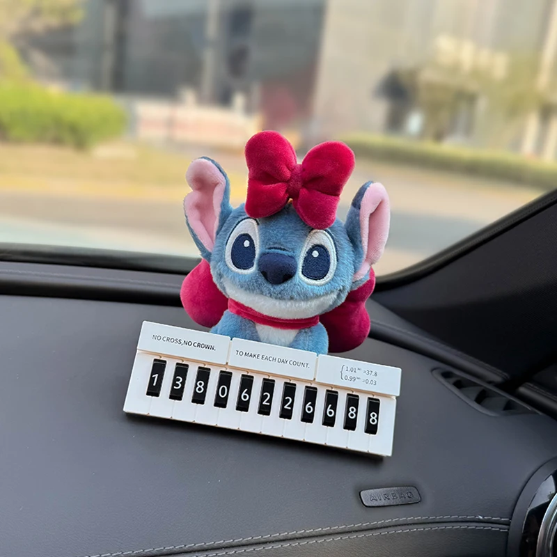 Ozdoba dekoracyjna do samochodu, konsoli środkowej lub telefonu komórkowego w kształcie lalki Disney Stitch, kreatywny wzór, wysoka estetyka, styl Q version, motyw parkingowy.