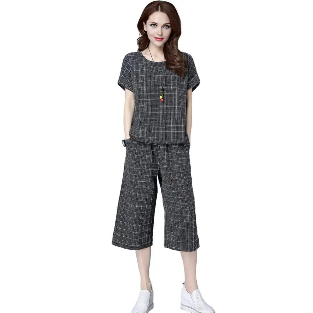 

Women's Plaid 2-Piece Outfit Casual Crew Neck Short Sleeve Top Cropped Pants Set with Pockets Summer Loose Lounge Set