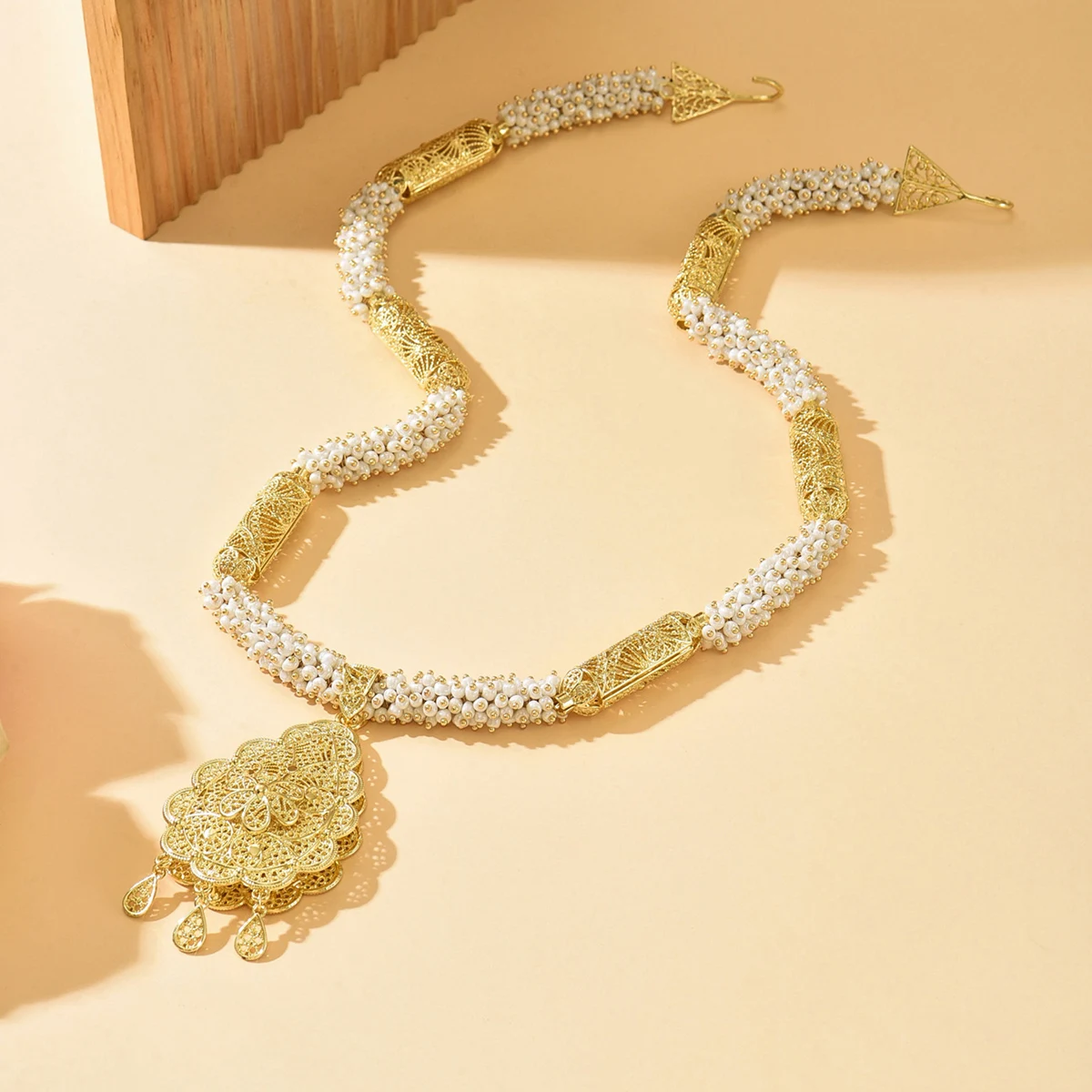 

Classic Necklace Ethnic Style Handmade Beaded Chain With Double-Layer Droplet-Shaped Pattern Edges As A Pendant For Bride,