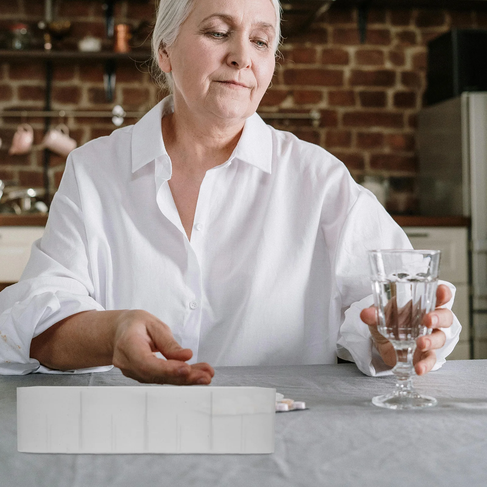 

Compartment Storage Box Transparent Portable Organizer for Medicine Cosmetics Desktop Dresser Tabletop Storage Container Case