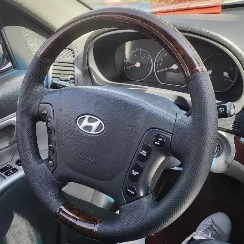 MEWANT Coprivolante In Pelle Scamosciata Con Striscia Rossa Per Hyundai Santa Fe (2019-2023) E Palisade (2020-2022). Antiscivolo E Personalizzabile.