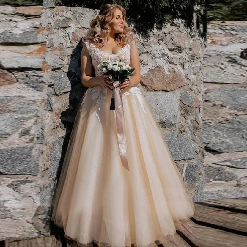 فستان زفاف مثير بدون أكمام مزين بالدانتيل ، ثوب زفاف ، عاري الذراعين ، رقبة مثلطة بشكل حرف V عميقة ، شامبانيا ، خط