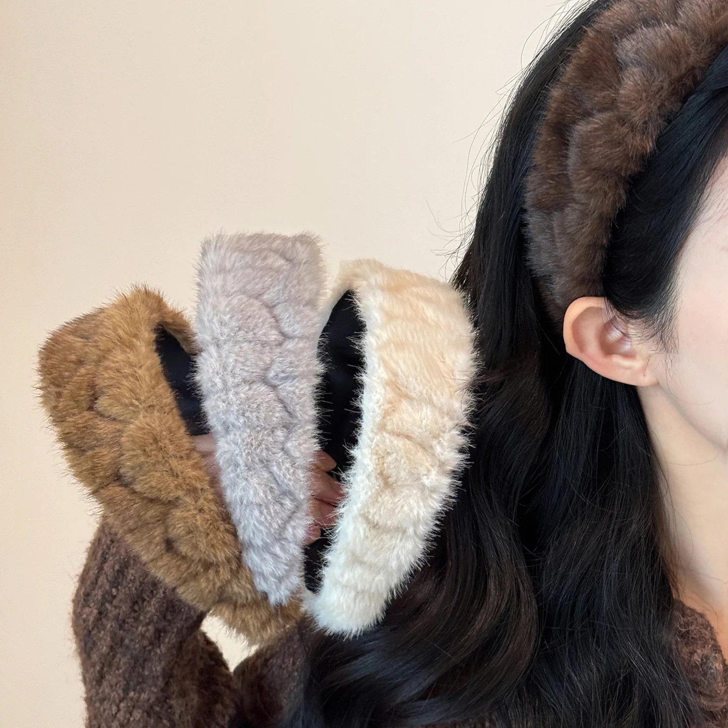 

Versatile Hair Accessories: Women's Autumn/Winter Wide-Brimmed Thickened Plush Headband - New Style for Everyday Outings