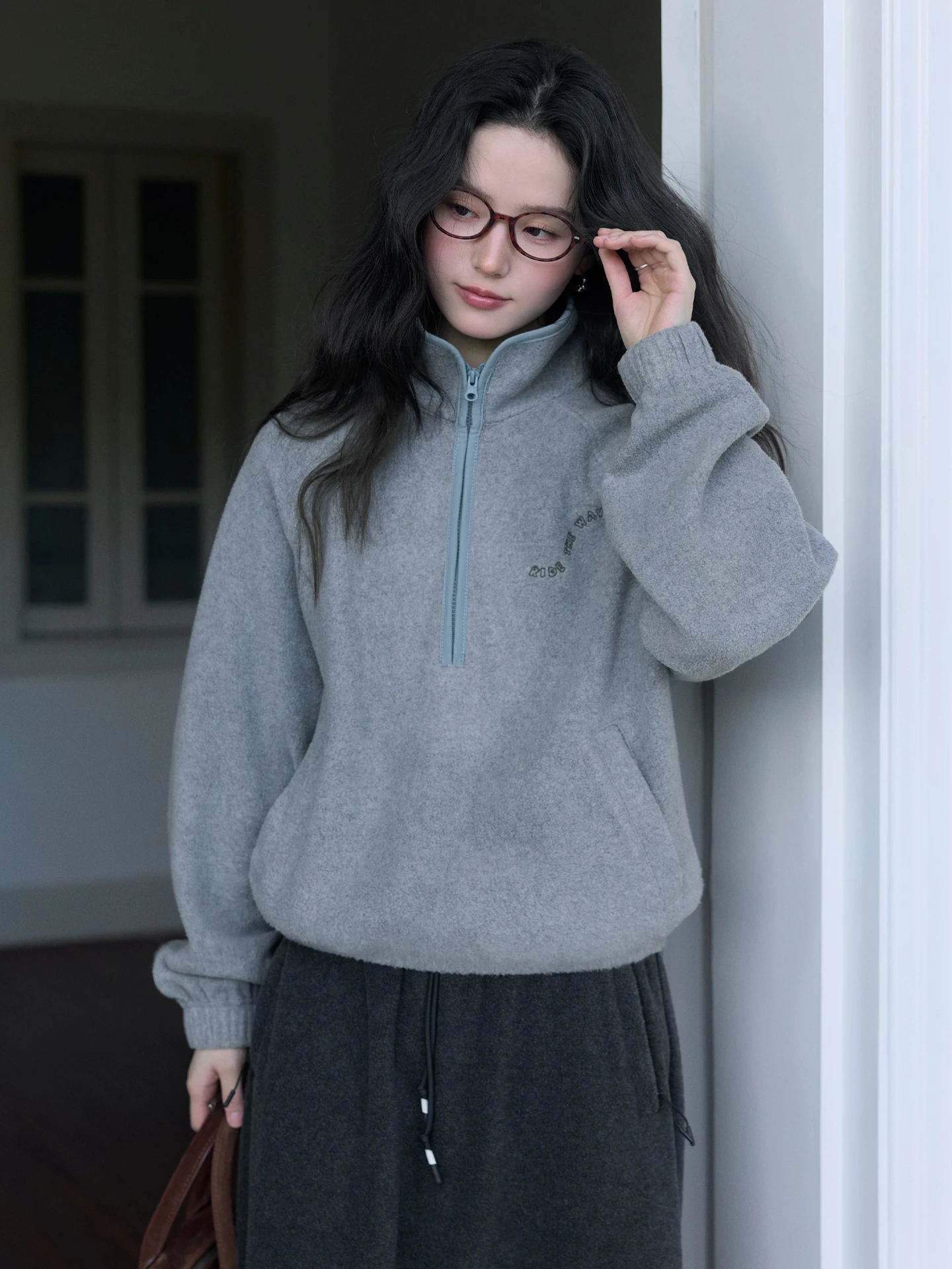 

Теплая вышитая свободная толстовка с капюшоном на молнии с воротником-стойкой, повседневная женская зимняя толстовка с воротником-стойкой, удобный полиэстер