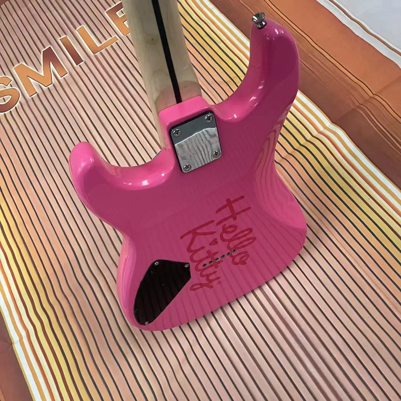 KT cat style 6-string split electric guitar, pink body, high gloss, maple fingerboard, maple track, painted protective plate, si