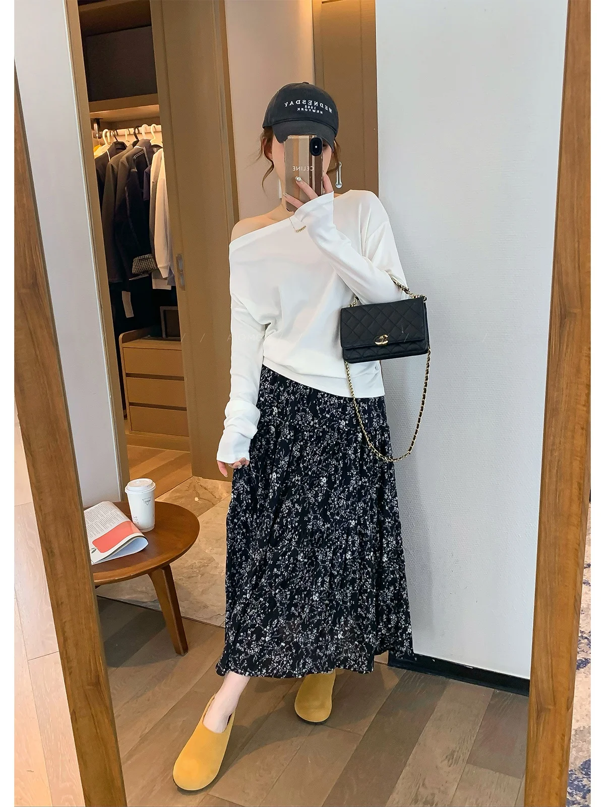 

Love Devil Fi White Long Sve Loose Fit Women's T-irt Spring 2026 New Sle Casual Versatile Slimming Top