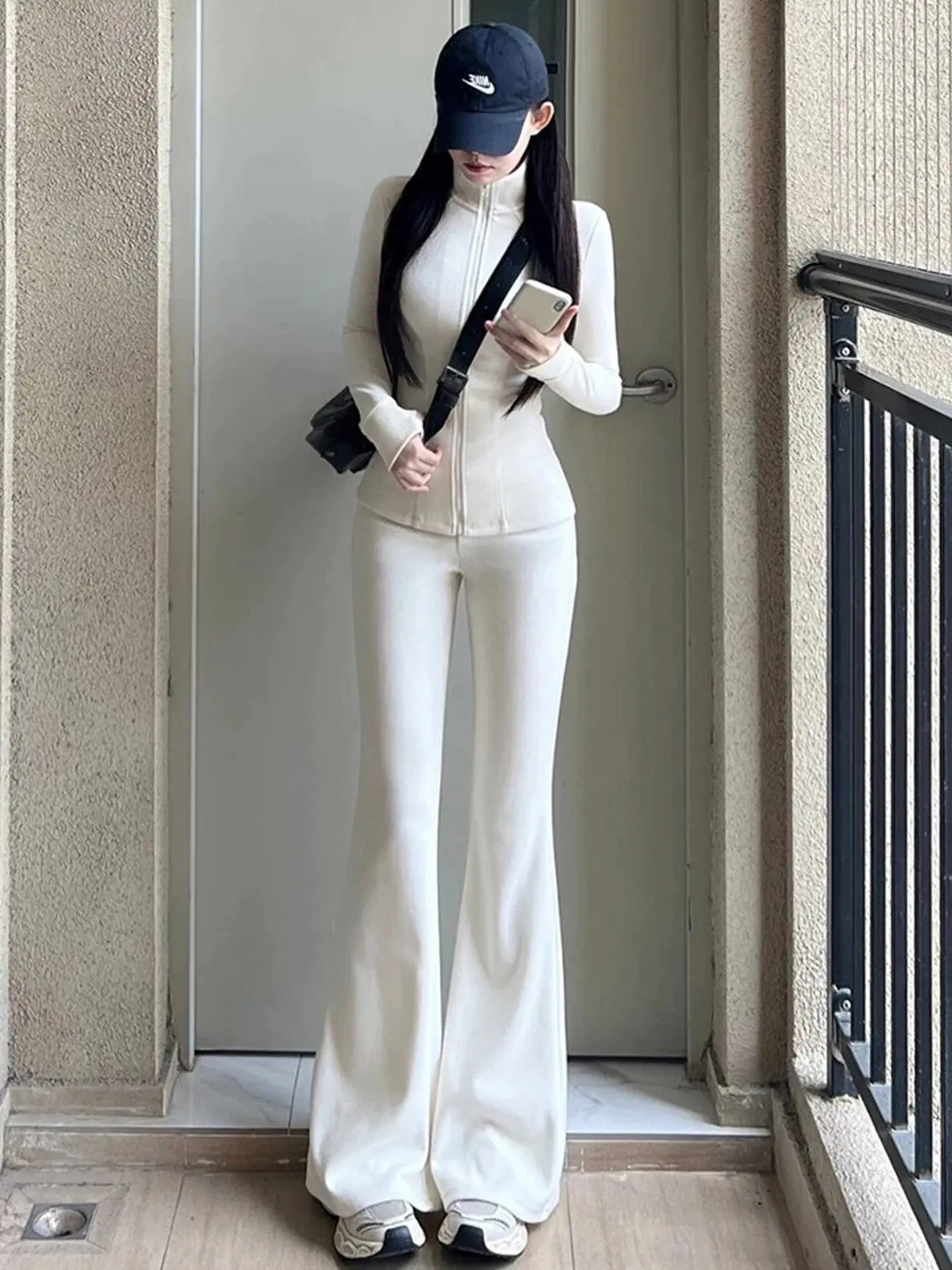 

Минималистичный повседневный спортивный костюм для женщин: весенний комплект из кардигана и расклешенных брюк в стиле Spicy Girl