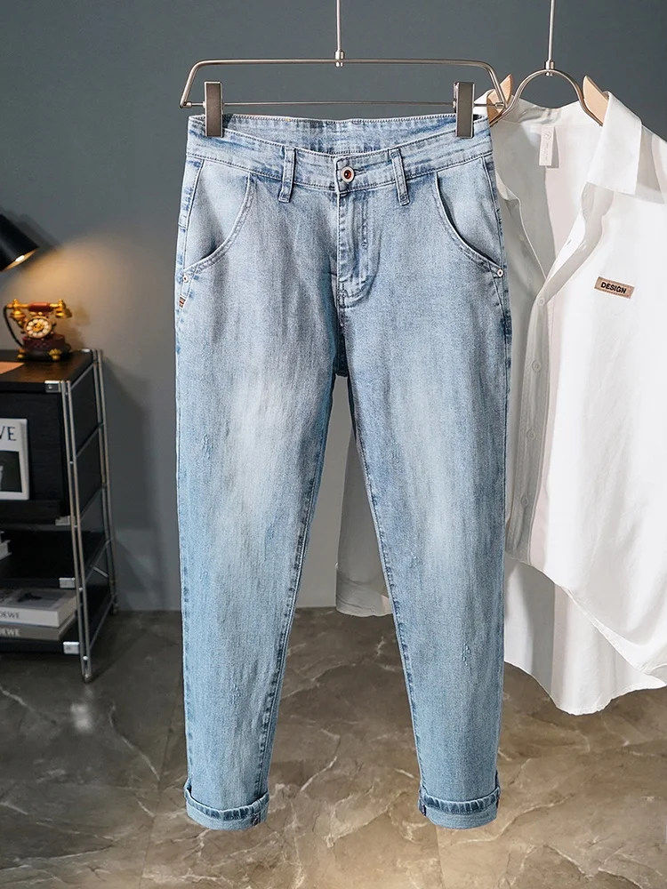 

Летние тонкие светло-голубые джинсы мужские 2024, новая эластичная корейская версия, модные облегающие повседневные длинные брюки из девяти предметов