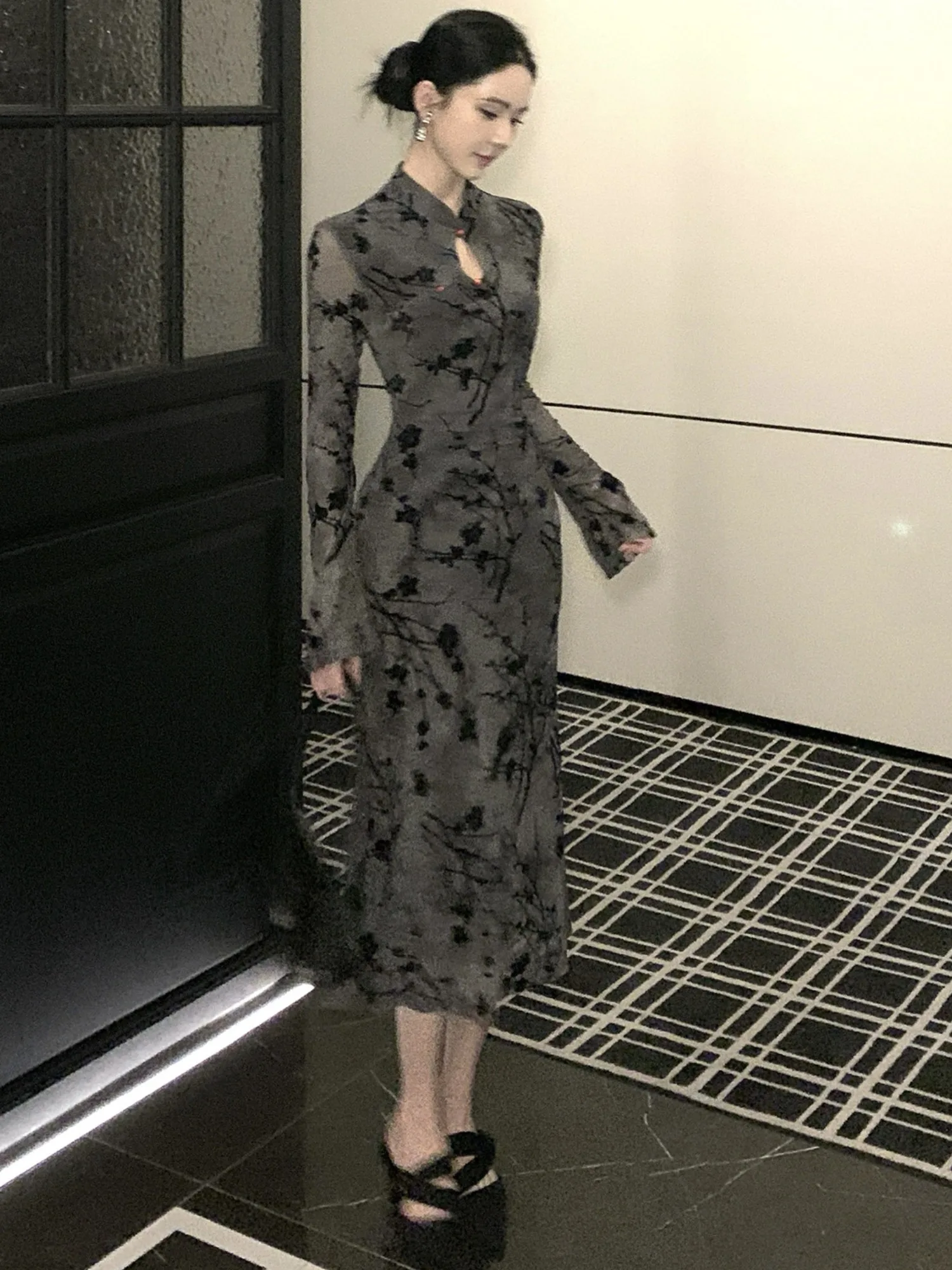 レトロな中国風プリント改良チャイナドレスエレガントで淑やかなハイウエストスリムフィットスプリットボディコン長袖ミディドレス