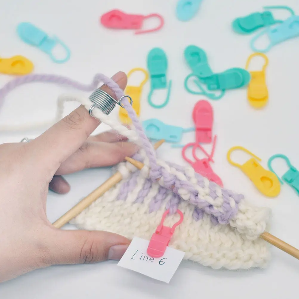 

2Pcs Knitting Wool Guide Ring Finger Spring Guide Yarn Strand Holder Metal Wool Weaving Tool Knitting Accessories Improve